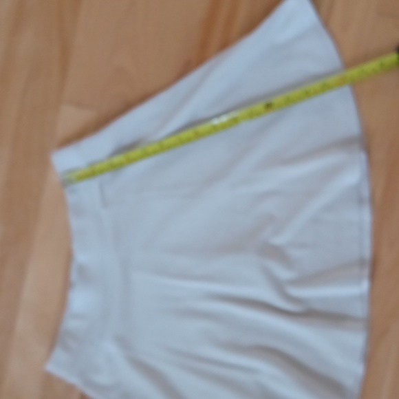 OshKosh beige skirt with shorts inside size 10-12 - Picture 7 of 8